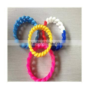 Fashion Twist Braided Silicone Bracelet