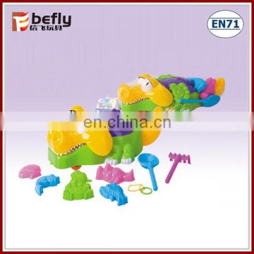 Crocodile shape plastic sand toy tool with scoop