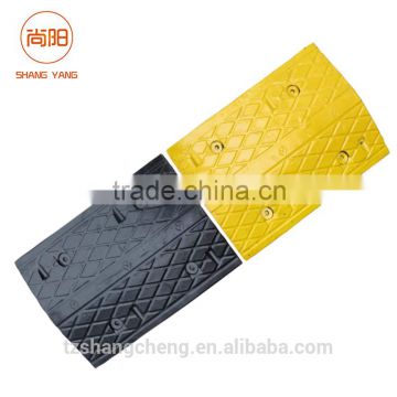 500*350*50mm Heavy Duty Prismatic Black And Yellow Rubber Speedbump