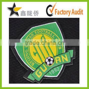 2015 wholesale Custom design hot iron on clothing labels embroidered label