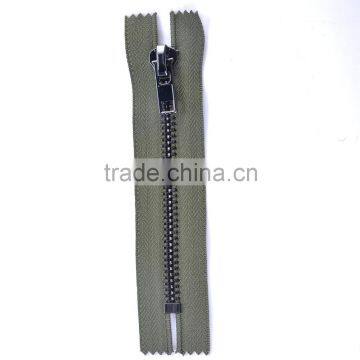 NO. 8 METAL ZIPPER BLACK GOLD CLOSE END