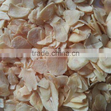 China Factory Manufactuer Exporting White Garlic Flakes with Root for Europe,North American Market