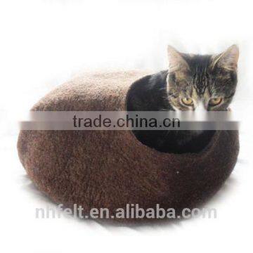 Handmade Felted Purple Wool Cat Cocoon photo-3