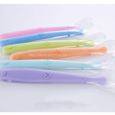 The first stage young baby silicone feeding spoon