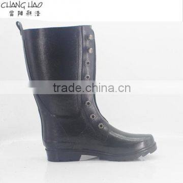 2016 New Design rubber rain boot simple style black ground has shoe eyes