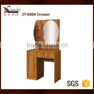 Dresser With Mirror