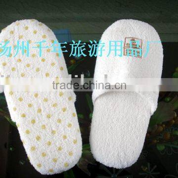 HOT!! Hotel disposable slipper with towel fabric, embroidry with logo, thick and beautiful for 5-star use