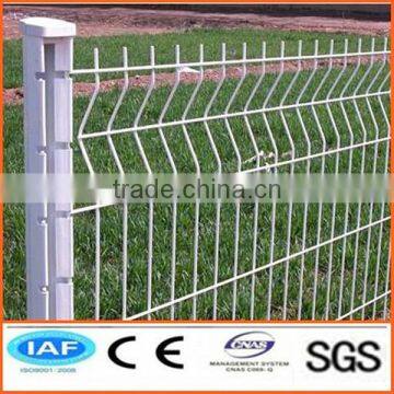 white pvc coated welded wire mesh fence