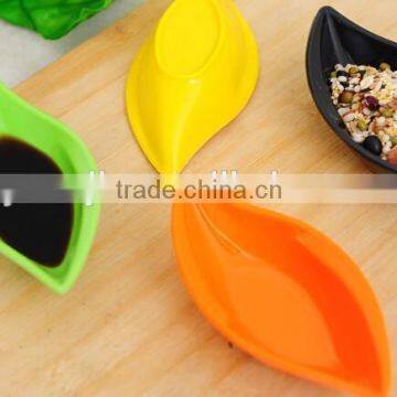 Wholesale Stock Colorful Melamine Resin Leaf Shaped Sauce Dish