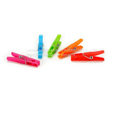 plastic clothes pegs