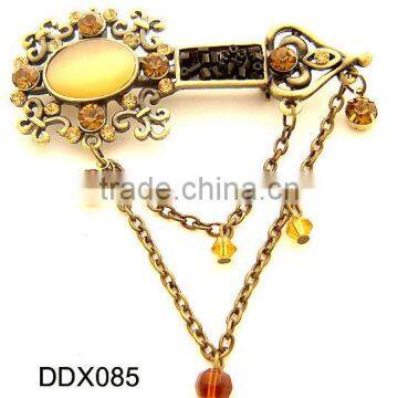 China Wholesale fashion brooch pin, rhinestone brooch for costume