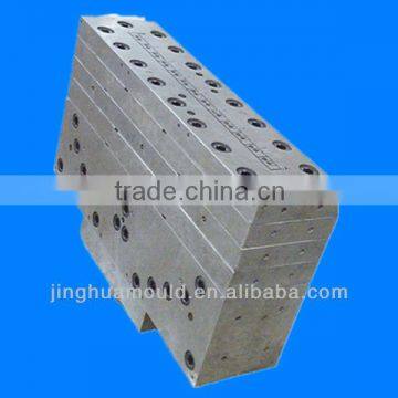 PVC Buckle Board Extrusion Mould made in China (Die Head, Vacuum Calibrator and Cooling Water Bath)