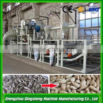 Hazelnut shelling machine