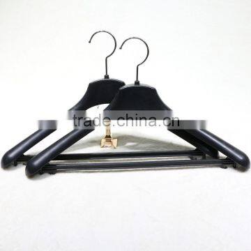 New design plastic suit hanger for display