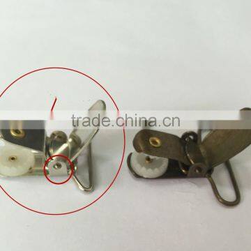 Manufacturer Strong Thick Metal Suspenders Clip With Plastic Teeth Inside