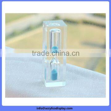 China supplier manufacture Fast Delivery acrylic yellow floating liquid hourglass