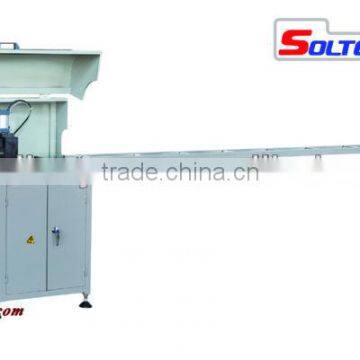 Automatic corner connector cutting machine for aliminum win-door