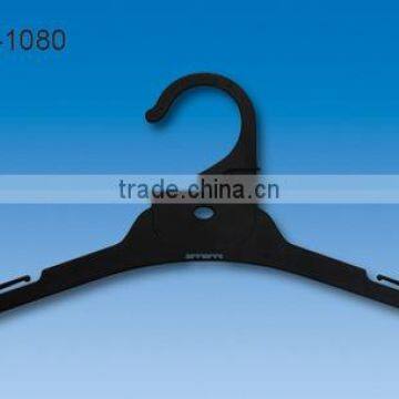TIC hanger