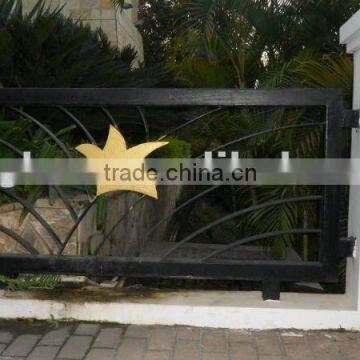 2013 Top-selling wrought iron flower garden fence