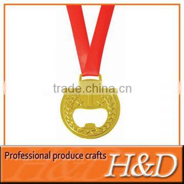 attractive gold souvenir medal with hallow-out part