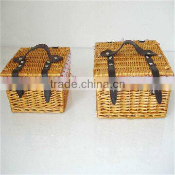 wicker cosmetic basket with lining and lid