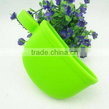 Factory Price FDA Silicone Ear Shape Mitt photo-3