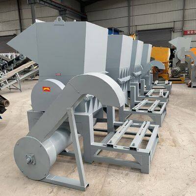 Petit broyeur de bouteilles en plastique puissant. Fabricant de broyeurs de déchets plastiques. Équipement complet de broyeur de bouteilles en plastique photo-6