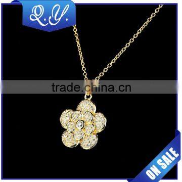Latest Gifts for Girls Beautiful Design Clover Shaped Fancy Pendant Jewelry photo-2