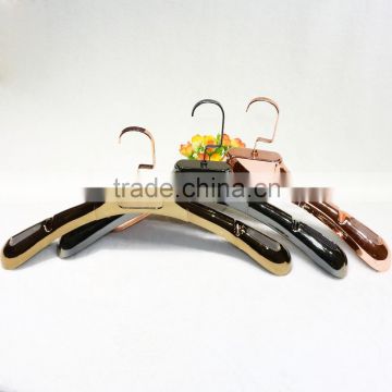 Electroplating anti-slip plastic clothes/suits hanger