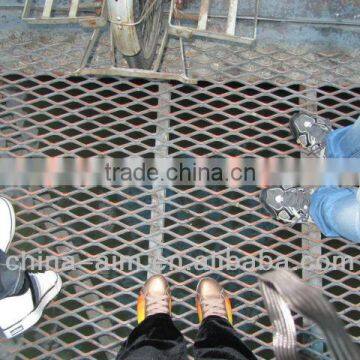 Metal building materials Expanded metal mesh Galvanized steel walkway on street