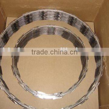 CBT-65 450mm roll diameter galvanized razor barbed wire