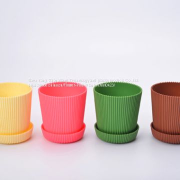 Plastic 6 Multicolored Circle Flower Plant Pots / Planters with Saucer Pallet