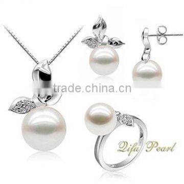 Themed Jewerly Set with Fresh Water Pearl and CZ