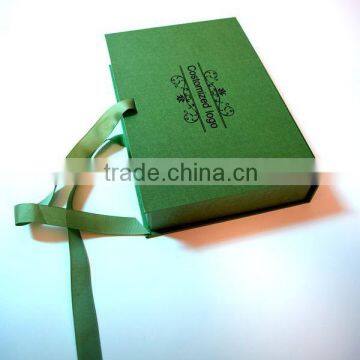 Fashionable Customized Garment Packaging Boxes Wholesale photo-3