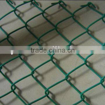 Black vinyl coated 4' high chain link fence. 9 gauge 2" / malla de alambre de diamante,valla