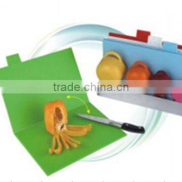 4 pc index chopping board with 4pc measuring cup