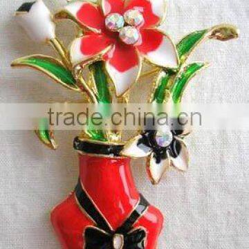 Metal Lovey Vase brooch with Beautiful flower