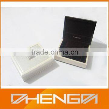 Best Sell factory customized white leather decorative boxes with crystal (ZDS-F412)