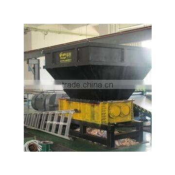 Waste wood shredder machine