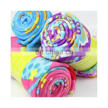 Factory Manufactured Super Soft Polyester Coral Fleece Travel Blanket photo-3