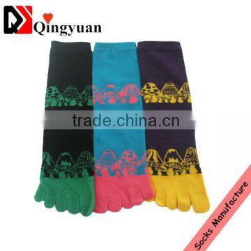 Wholesale coforful five fingers men tube socks warm compression socks