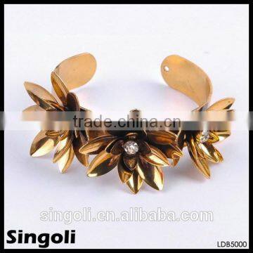 Retro aulic style jewelry blooming 3 flowers charm bracelet golden cuff bracelet marquise bracelet