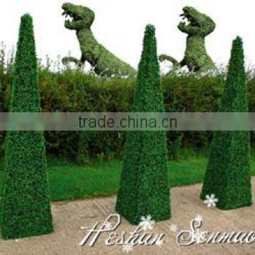 theme park decoration artificial boxwood and topiary pyramids cone with favorable price