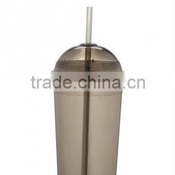 drinking cup with straws