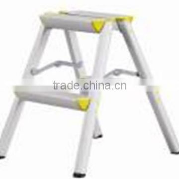 ALUMINUM LADDER