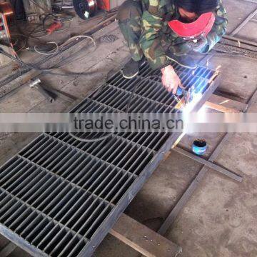 China Factory Supply High Quality Stair Treads Steel Grating /grating Steel Structural / Metal Slot Drainage Cover Steel Grating photo-4