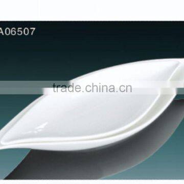 2014 Hot Sale White Ceramic Leaf Shaped Plate