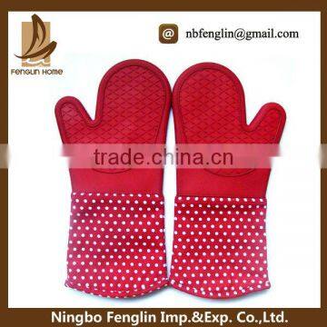 red dots silicone oven mitten