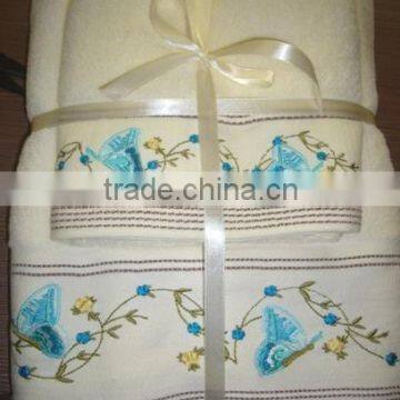 set towel with embroidery