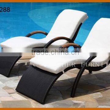 Modern Poolside S chaise Lounge Rattan With Wood Arm